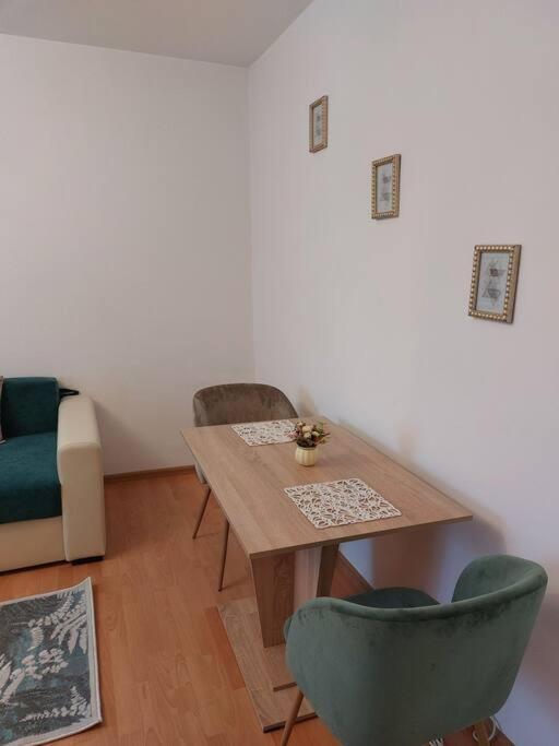 Garsoniera Centrala Renovata ブカレスト エクステリア 写真